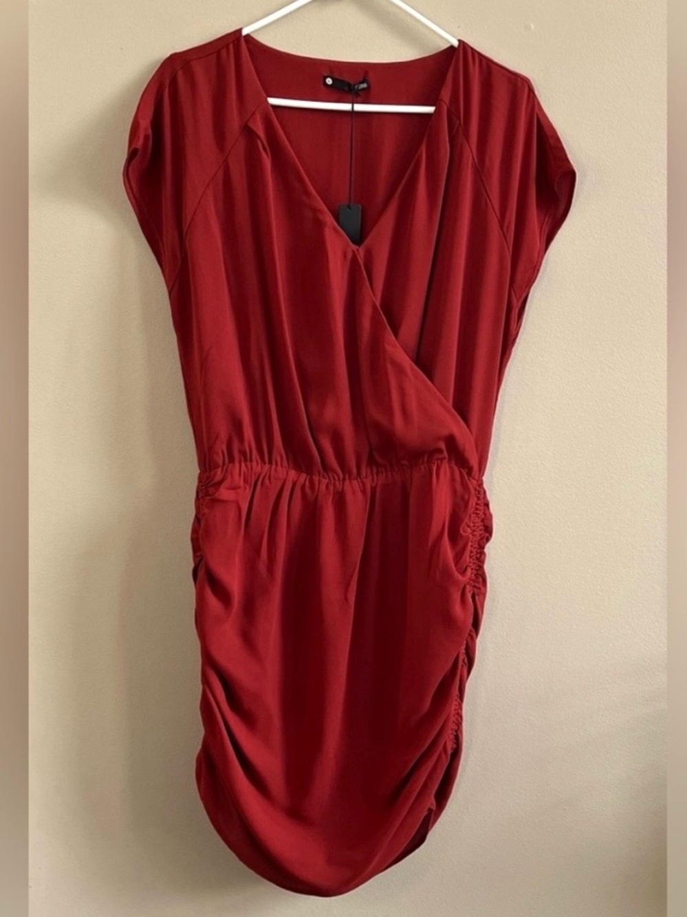 Krisa rust v neck ruched side cap sleeve mini dress size large new